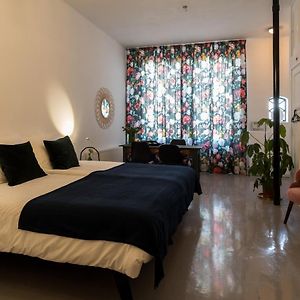 Studio met een King Size Bed